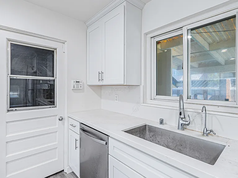 2158 San Rafael Ave — Photo 8