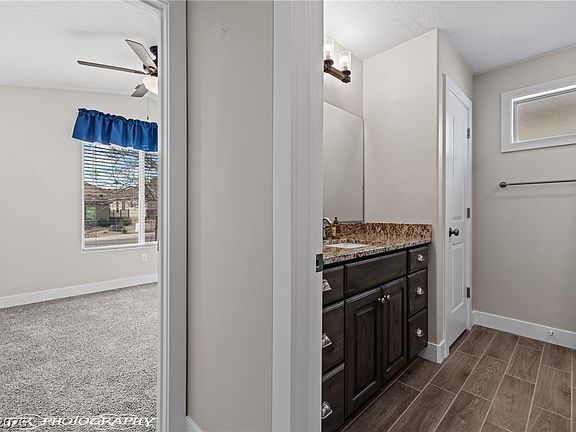 5th image of 921 Shadow Hawk Rdg