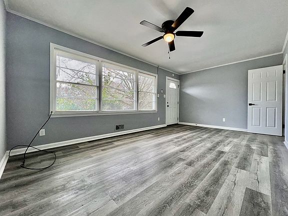 2nd image of 2901 Skyline Dr
