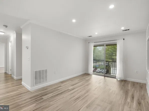 18328 Streamside Dr APT 304, Gaithersburg, MD 20879