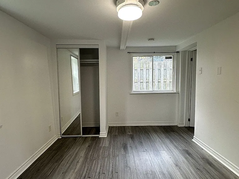 945 Yonge St — Photo 17