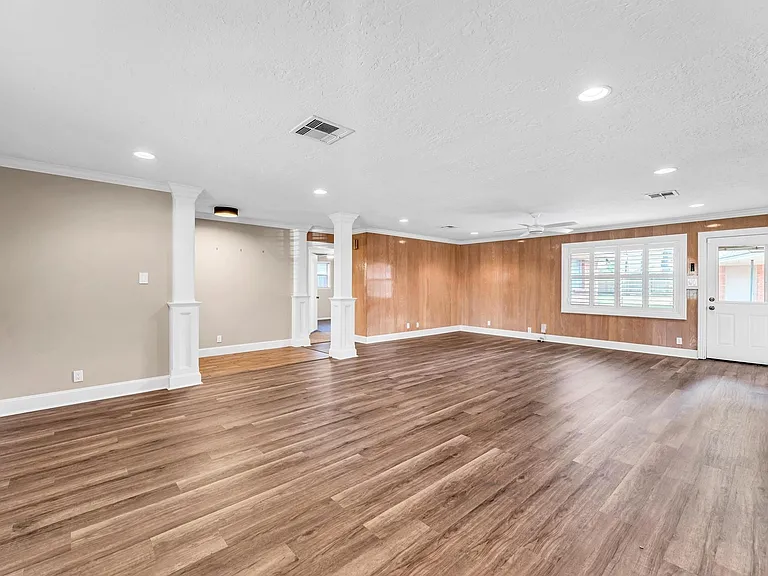6327 Wynnwood Ln — Photo 4