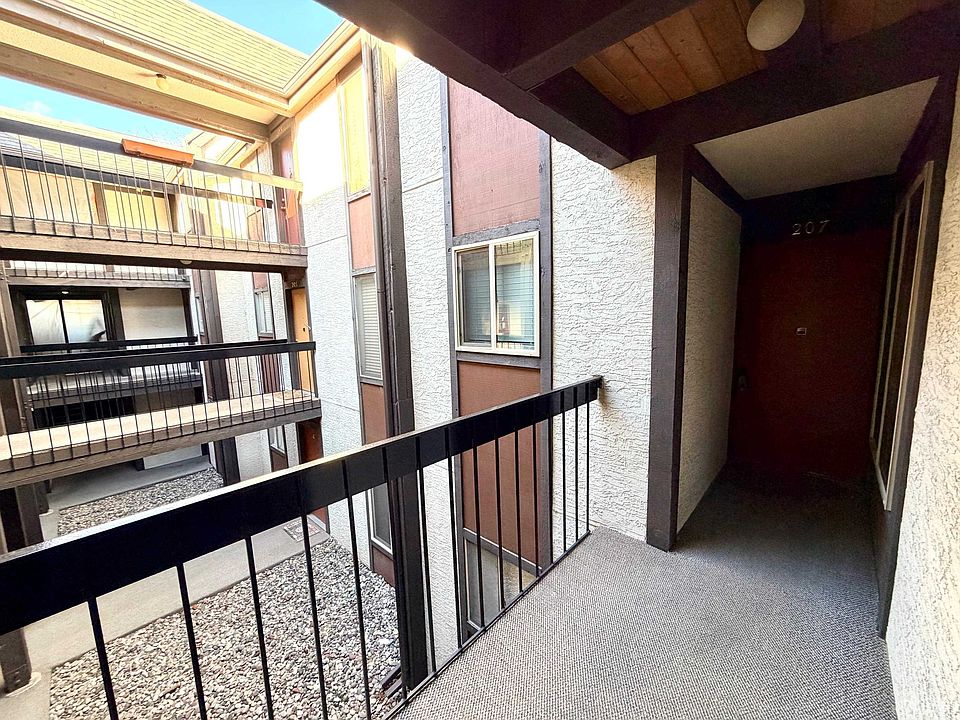 1st image of 3146 Lakeside Dr APT 207
