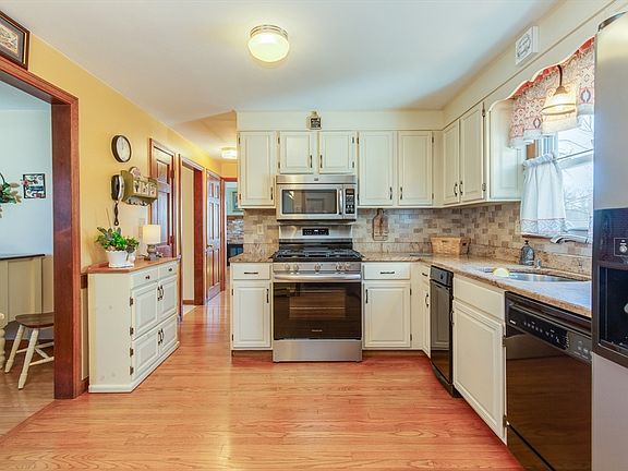 5th image of 5 Cedar Grove Ave