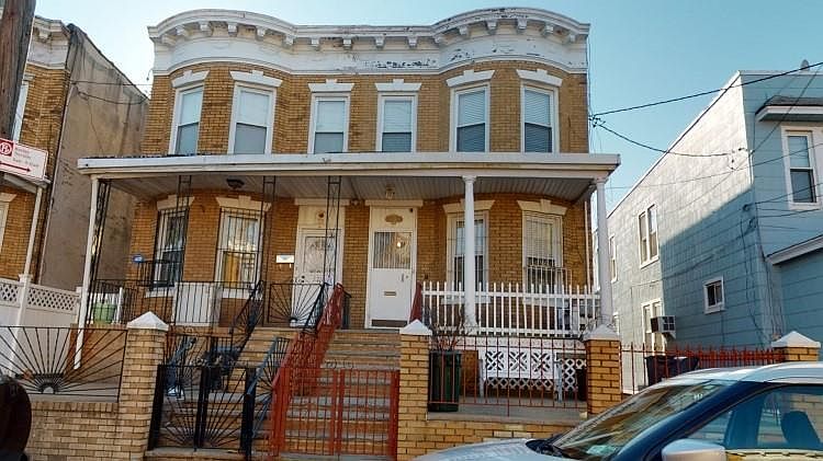 1st image of 374 Grant Ave
