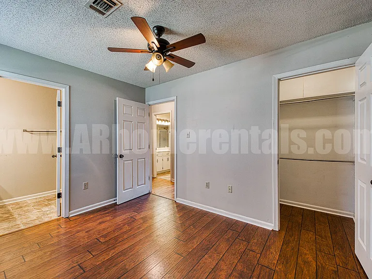 108 S Mitchell St — Photo 15