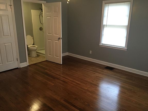 5th image of 106 E Buckoak St