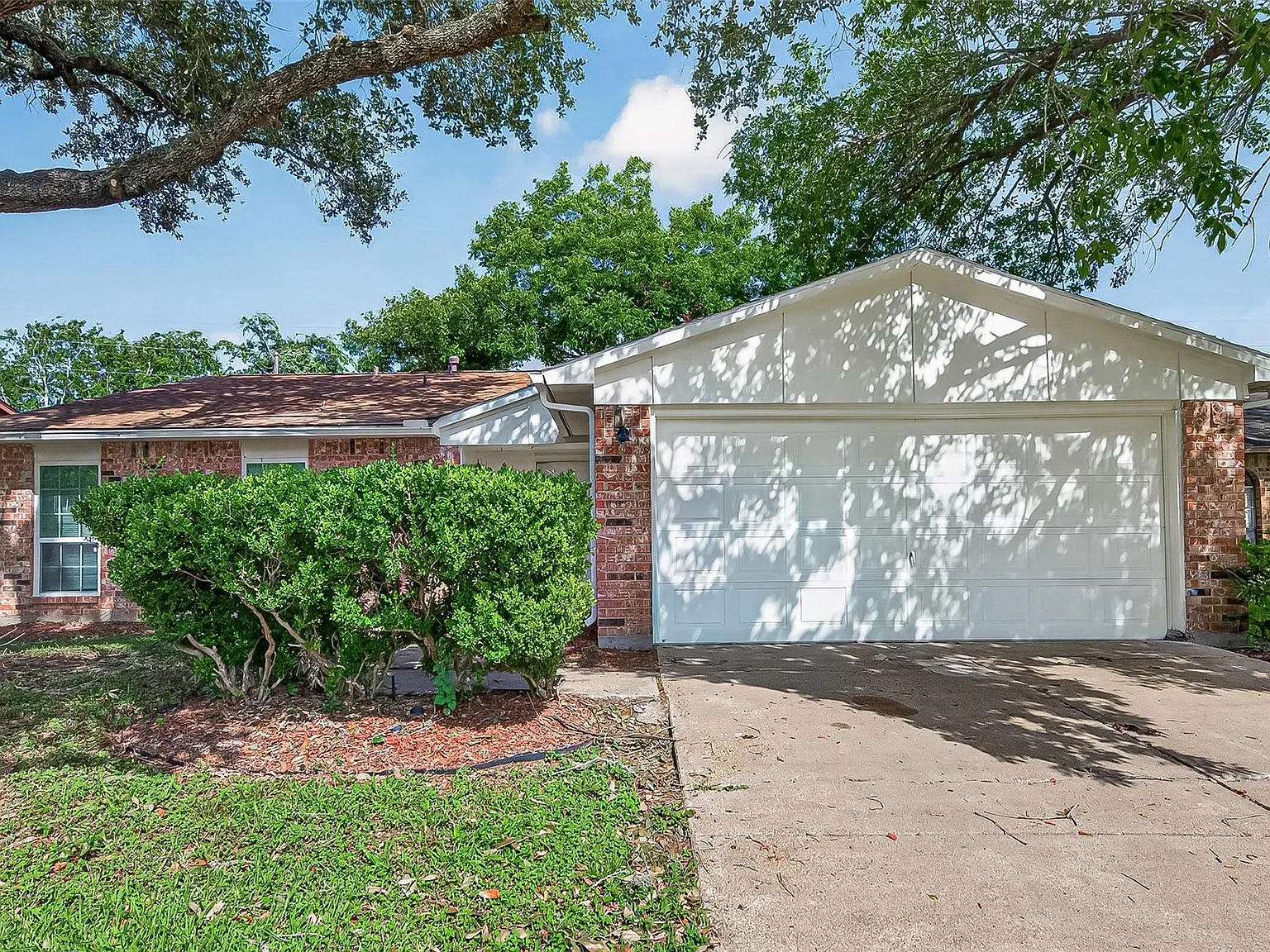 3 bed, 2.0 bath, 1575 sqft, $1,750 — Photo 2