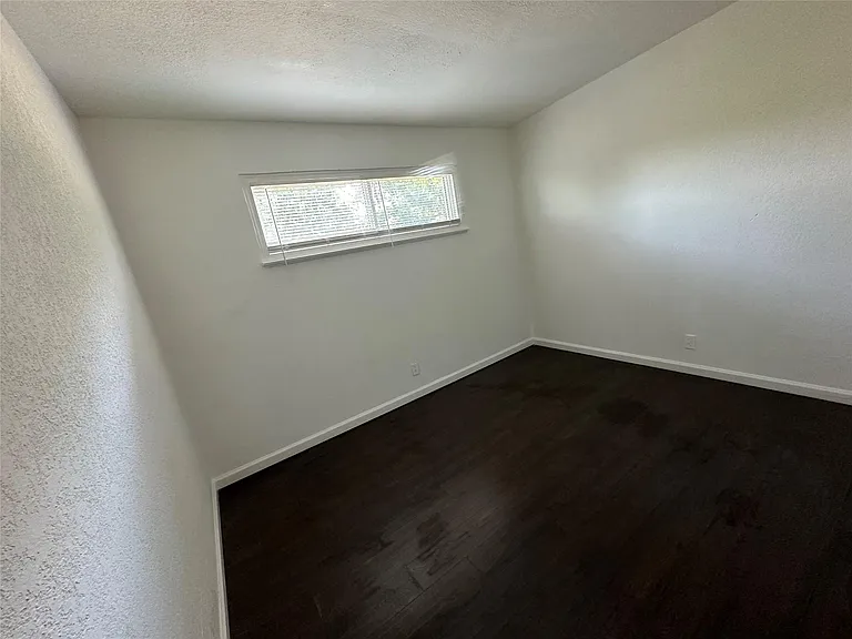 4612 Emerson St — Photo 9
