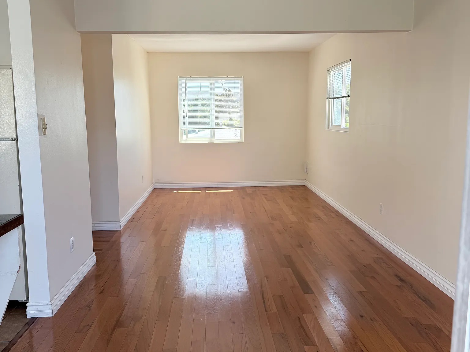 3 bed, 1160 sqft, $4,545 — Photo 2