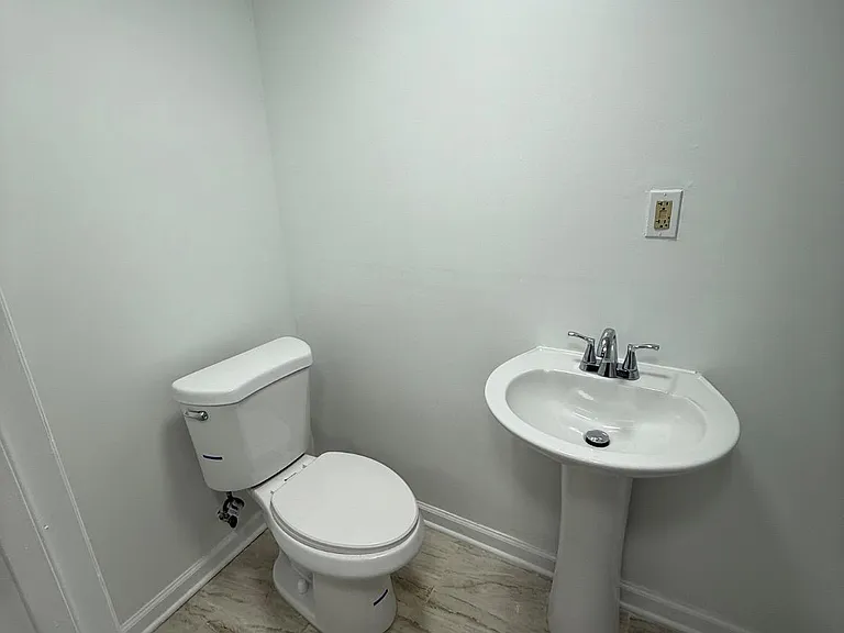 374 Chaplin St SE — Photo 23