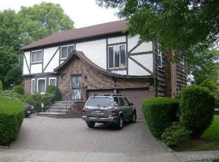 345 Parkway Dr, Westbury, NY 11590