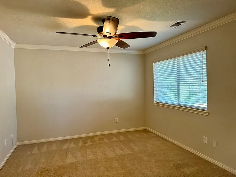 202 Almond Dr — Photo 14