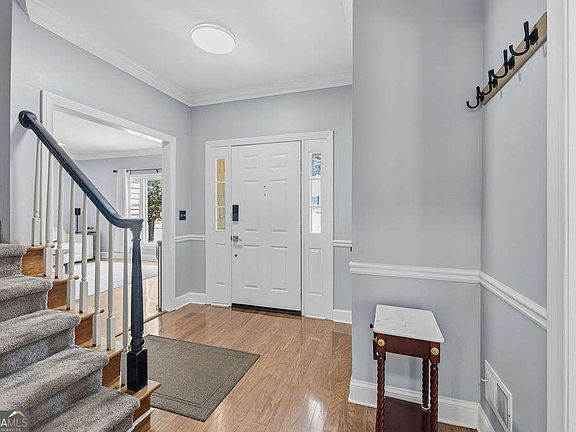 4th image of 8 Vernon Glen Ct