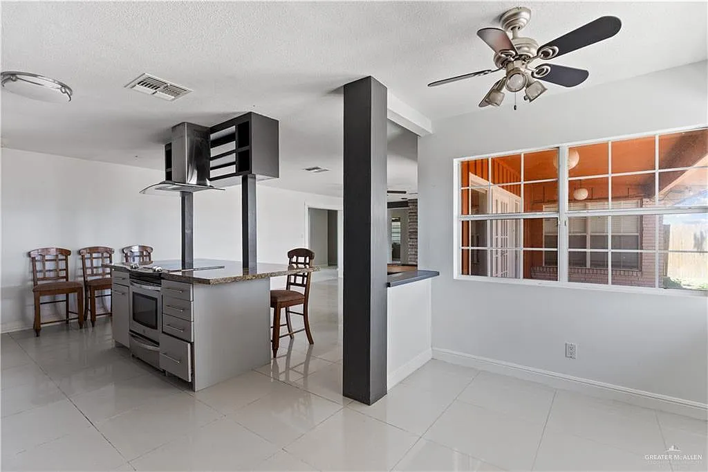 4 bed, 3.0 bath, 3347 sqft, $3,500 — Photo 4