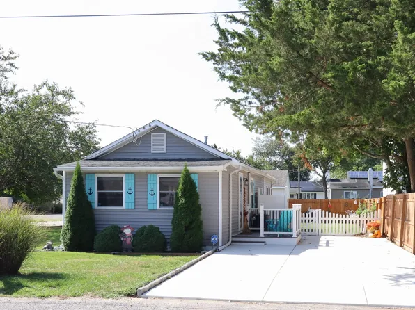 422 E Tampa Ave, Villas, NJ 08251