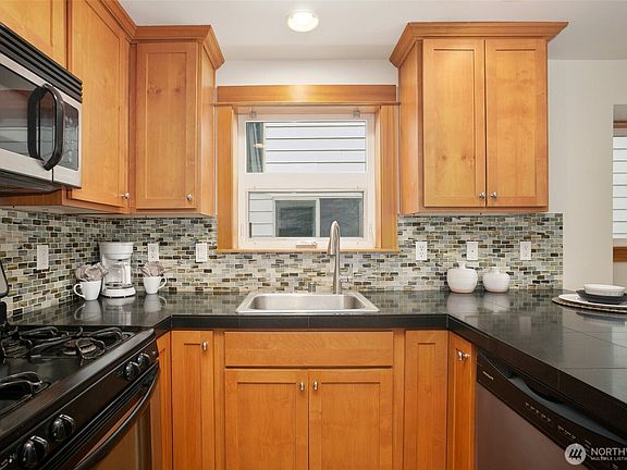 5th image of 9243 35th Avenue SW #C