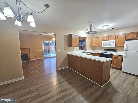 5th image of 4539 Leighann Ln