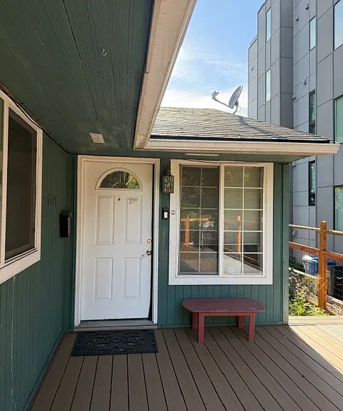 6547 35th Ave SW — Photo 2