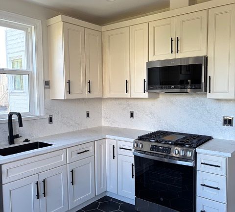 2nd image of 276 Valley St #3