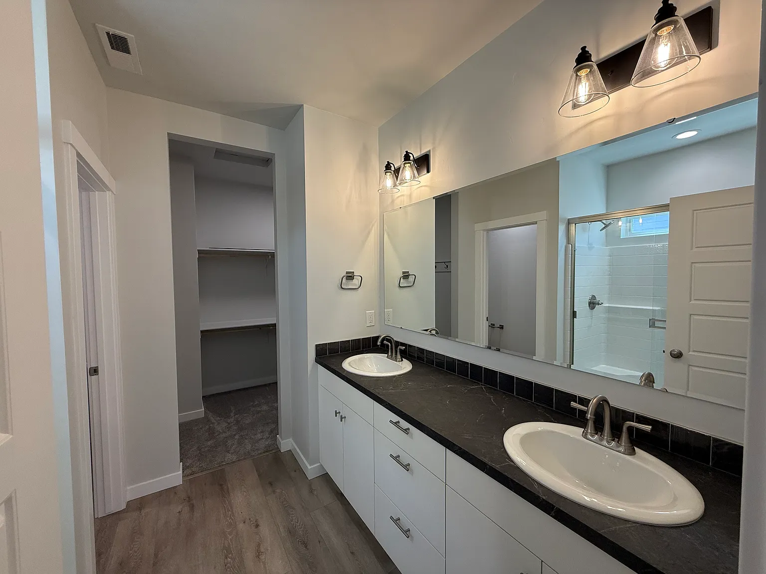 602 N Aleppo Way — Photo 3