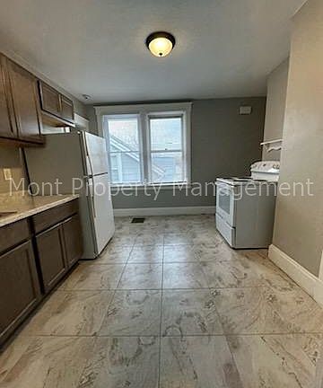 3rd image of 212 Jackson Ave APT 2