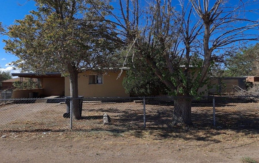1st image of 208 Camino Seis SW