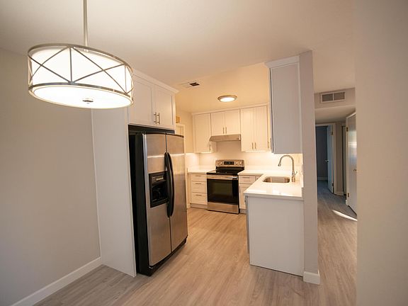 5th image of 8091 Park Villa Cir
