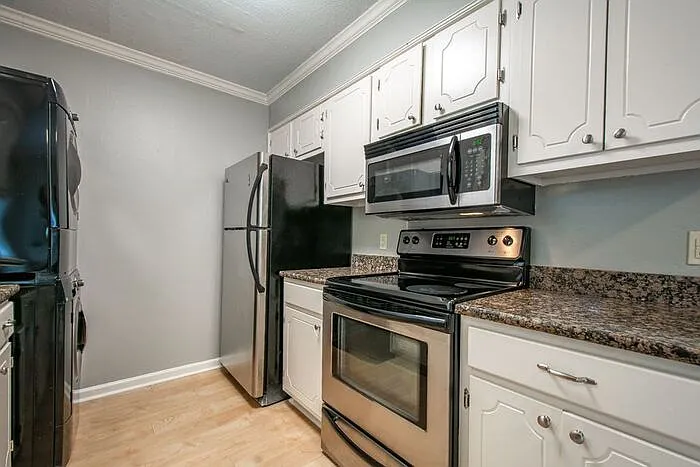 8120 W Markham St #5 — Photo 11