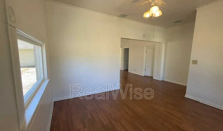 1105 SE Pine St — Photo 6