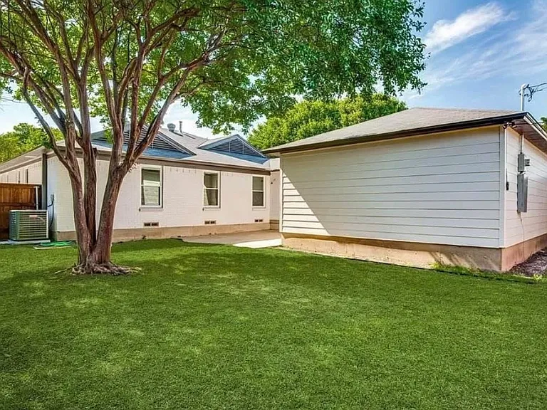 2050 Oates Cir — Photo 12