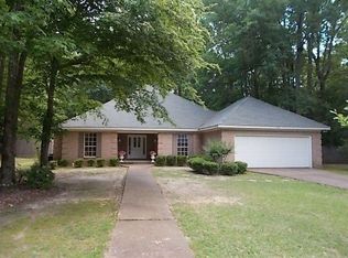 1185 Stonebridge Dr, Grenada, MS 38901