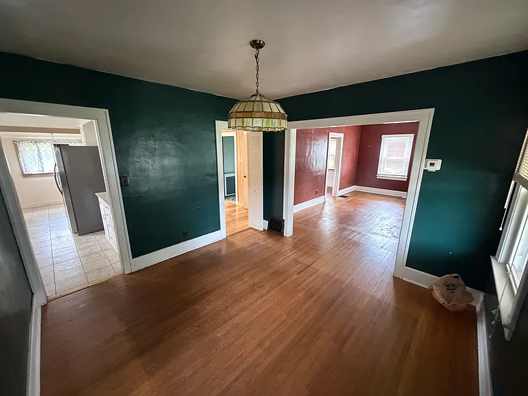 133 Foster Ave — Photo 5