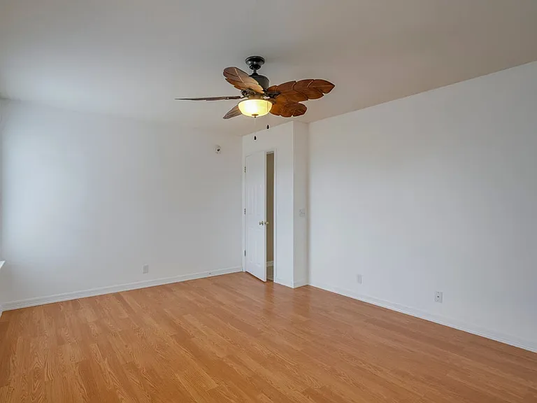 918 Estate Dr — Photo 11