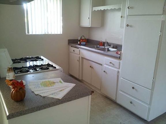 2nd image of 1452 Laurel Ave APT 6