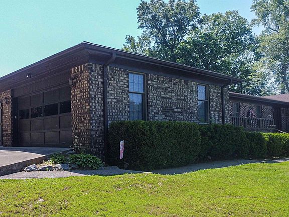 3rd image of 330 Palisades Cir