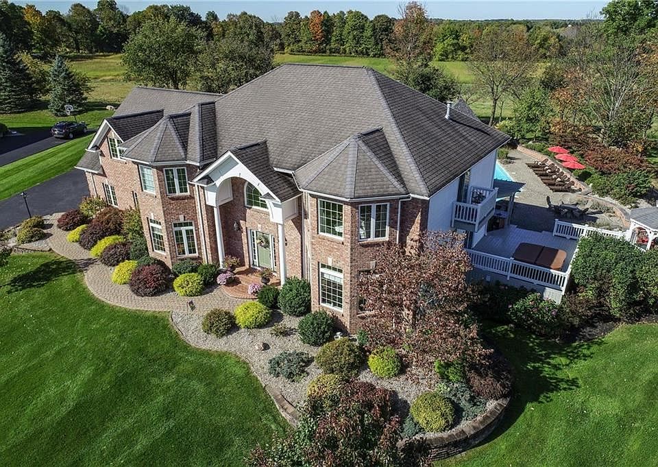 1st image of 10 Country Meadow Dr