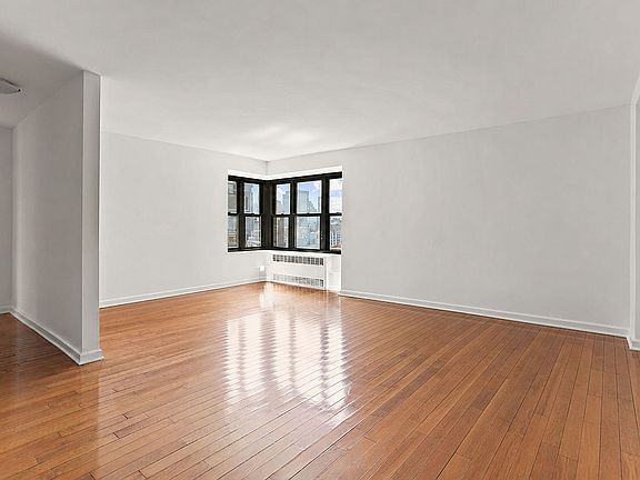 2nd image of 387 Grand St APT K1405