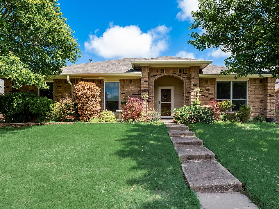 1307 E Branch Hollow Dr