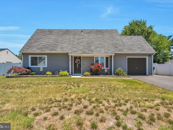 4 Peoria Ln, Sicklerville, NJ 08081
