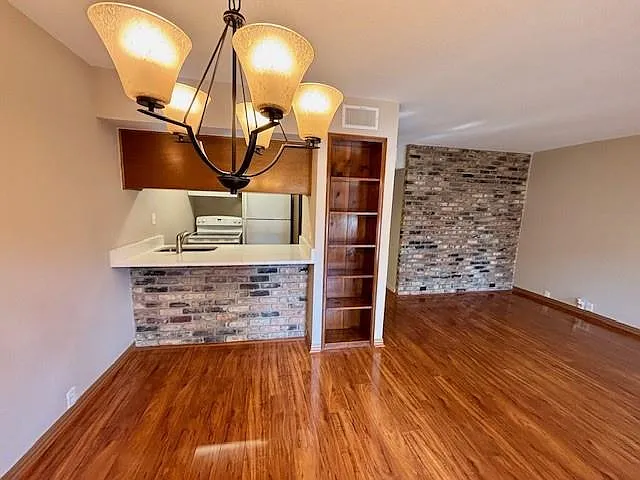 1 bed, 1.0 bath, 570 sqft, $1,100 — Photo 3