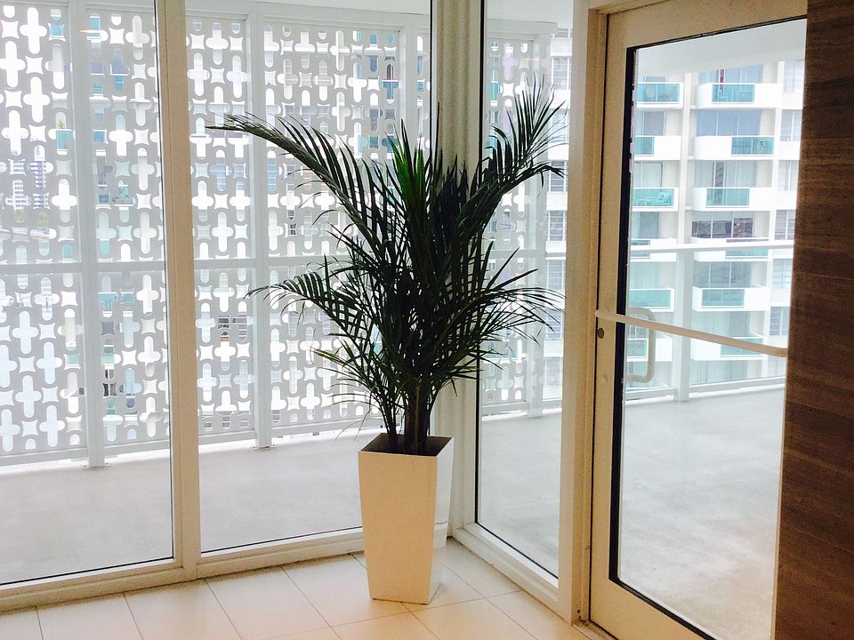 1st image of 910 West Ave APT 1418