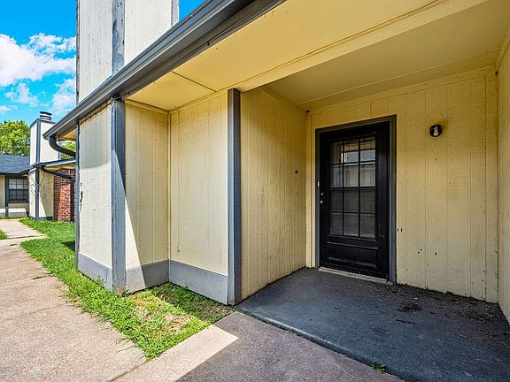 2nd image of 7-9 NW 11th St #74