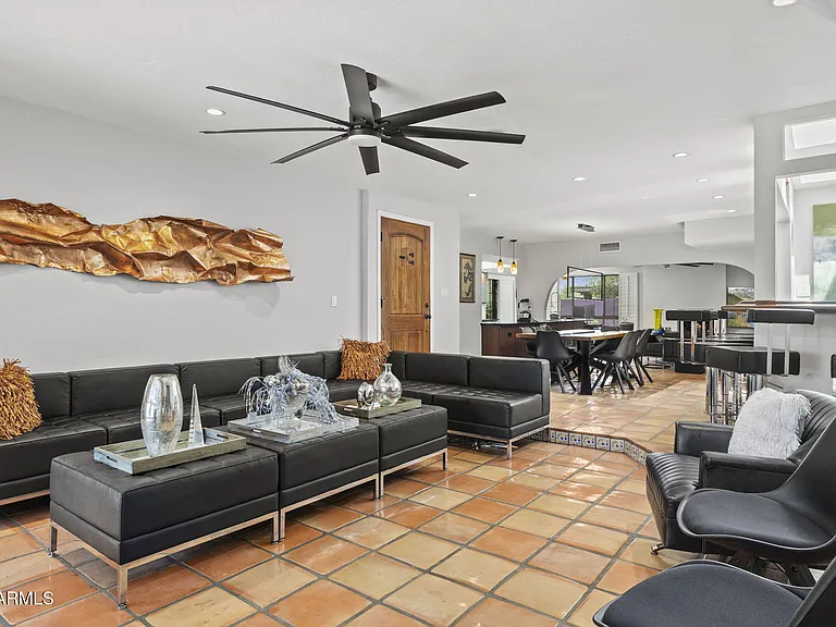 4002 E Alan Ln — Photo 8
