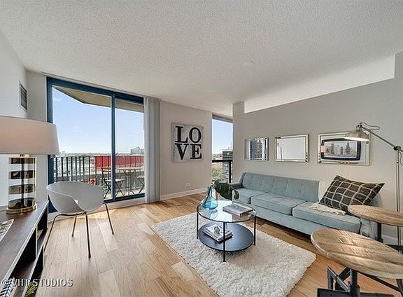 3rd image of 1250 N La Salle Dr APT 1305