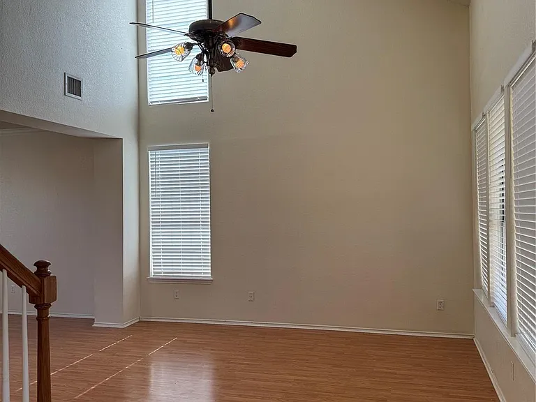414 Darkwoods Dr — Photo 8