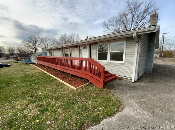 221 Lake Road, Henryville, IN 47126