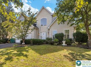 6832 Scenic View Dr, Macungie, PA 18062