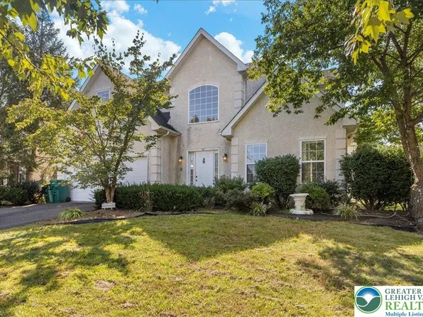 6832 Scenic View Dr, Macungie, PA 18062