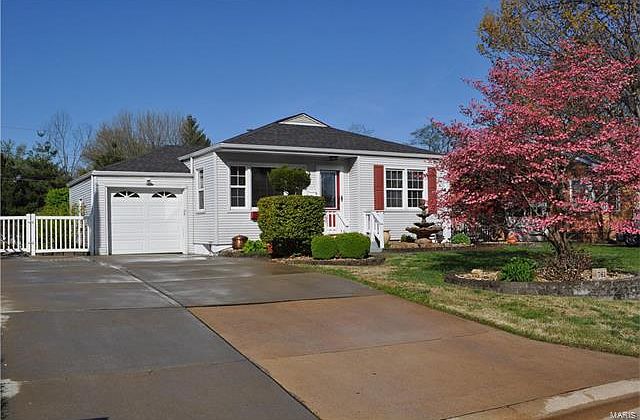 1st image of 761 Loekes Dr